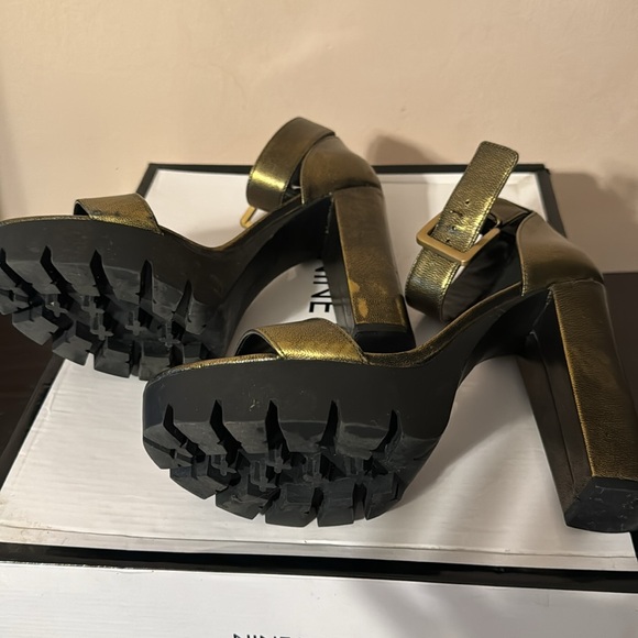 Nine West - Picture 4 of 6